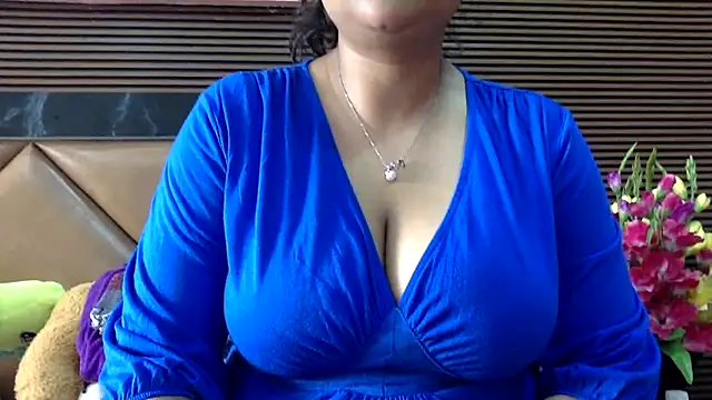 Snapshot of HaaniKaur chatting on 09.12.25 HaaniKaur online show from 09.12.25