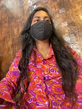 Snapshot of HaaniKaur chatting on 10.31.25 HaaniKaur online show from 10.31.25