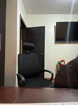 Snapshot of xLadyScarlettx chatting on 12.31.24 xLadyScarlettx online show from 12.31.24