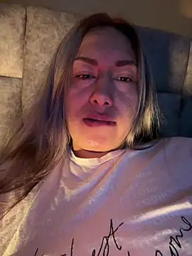 Snapshot of xLadyScarlettx chatting on 01.03.25 xLadyScarlettx online show from 01.03.25