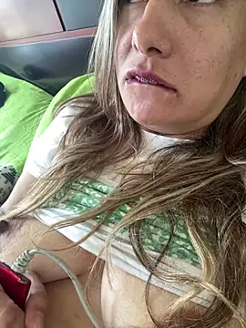 Snapshot of xLadyScarlettx chatting on 01.11.25 xLadyScarlettx online show from 01.11.25