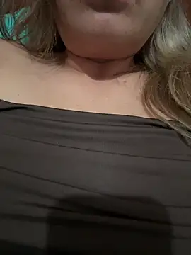 Snapshot of xLadyScarlettx chatting on 02.05.25 xLadyScarlettx online show from 02.05.25