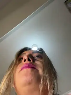 Snapshot of xLadyScarlettx chatting on 02.21.25 xLadyScarlettx online show from 02.21.25