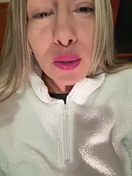 Snapshot of xLadyScarlettx chatting on 02.22.25 xLadyScarlettx online show from 02.22.25