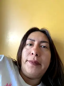 Snapshot of xLadyScarlettx chatting on 10.05.25 xLadyScarlettx online show from 10.05.25