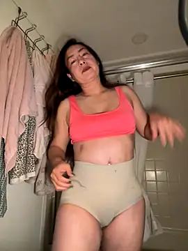 Snapshot of xLadyScarlettx chatting on 11.28.25 xLadyScarlettx online show from 11.28.25