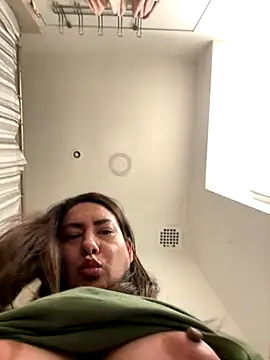 Snapshot of xLadyScarlettx chatting on 12.05.25 xLadyScarlettx online show from 12.05.25