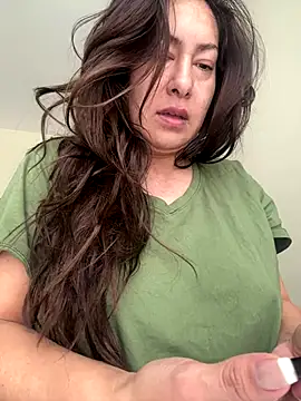 Snapshot of xLadyScarlettx chatting on 12.14.25 xLadyScarlettx online show from 12.14.25