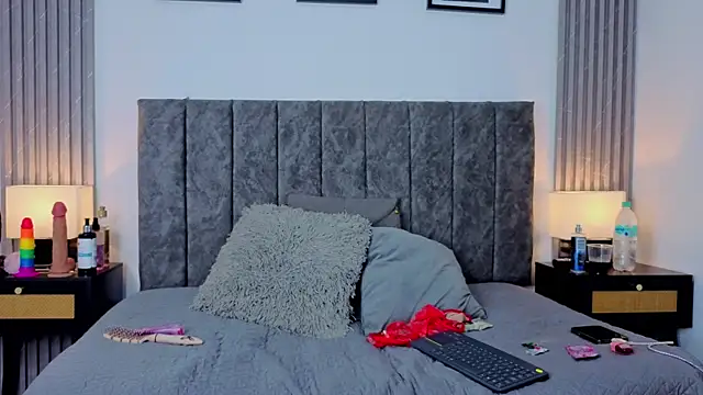 Ema Stone65 online show from 10.17.25