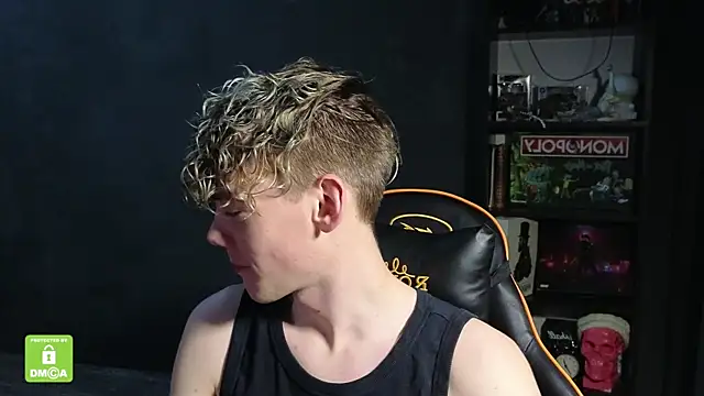 Snapshot of Keytaro chatting on 11.26.25 Keytaro online show from 11.26.25