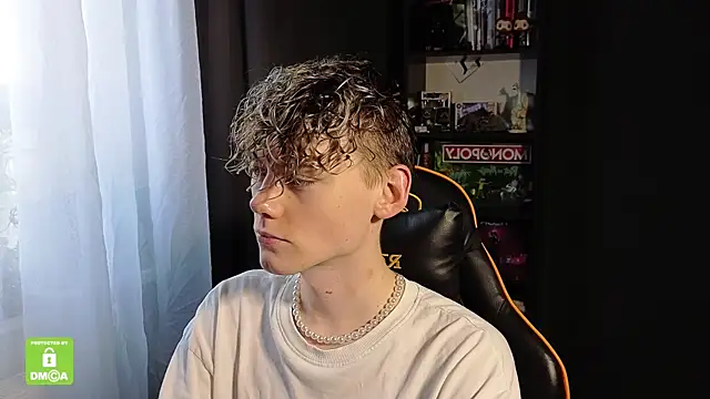 Snapshot of Keytaro chatting on 12.15.25 Keytaro online show from 12.15.25