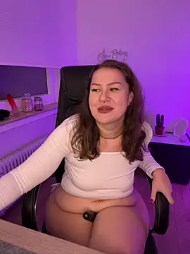 Snapshot of Fancy-Francy chatting on 01.23.25 Fancy-Francy online show from 01.23.25