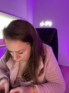 Snapshot of Fancy-Francy chatting on 02.20.25 Fancy-Francy online show from 02.20.25