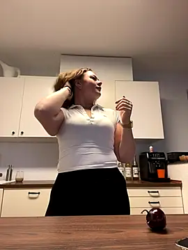 Snapshot of Fancy-Francy chatting on 11.25.25 Fancy-Francy online show from 11.25.25