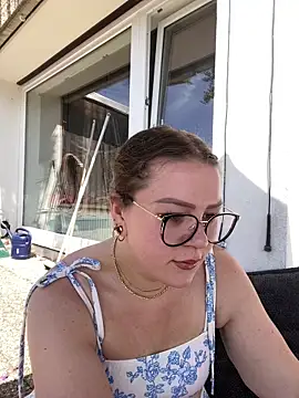 Snapshot of Fancy-Francy chatting on 05.28.26 Fancy-Francy online show from 05.28.26