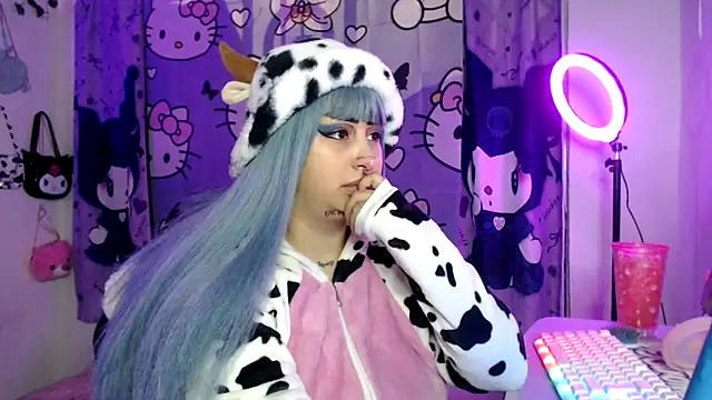 lussyevans24 online show from 10.21.25