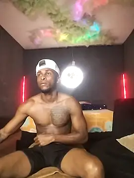 Snapshot of Ostinsanto chatting on 11.26.25 Ostinsanto online show from 11.26.25