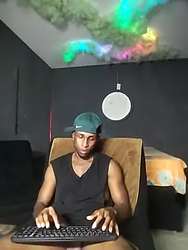 Snapshot of Ostinsanto chatting on 11.27.25 Ostinsanto online show from 11.27.25