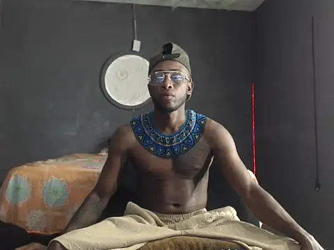 Snapshot of Ostinsanto chatting on 11.29.25 Ostinsanto online show from 11.29.25