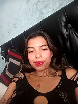 Snapshot of camila-esperanza chatting on 12.17.25 camila-esperanza online show from 12.17.25