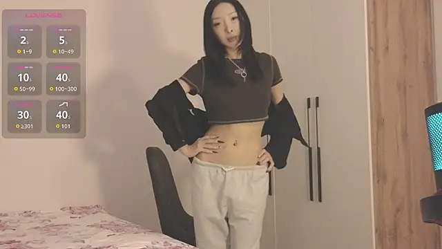 Snapshot of fairy_di chatting on 09.30.25 fairy di online show from 09.30.25