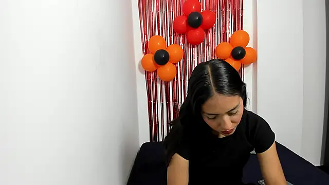 monse 02 online show from 11.05.25