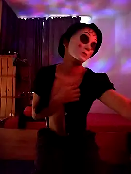 Dennis 2024 online show from 01.08.25