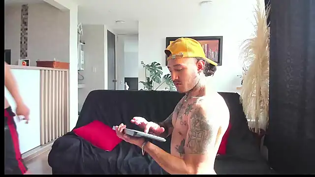 MARCELOANDLUCIAN online show from 02.25.25