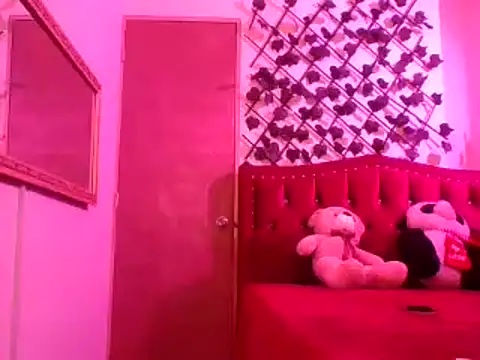 Snapshot of Melani_cute02 chatting on 04.11.26 Melani cute02 online show from 04.11.26