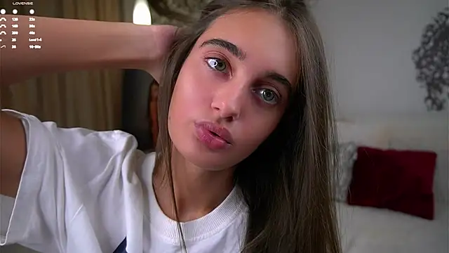 Snapshot of PiquingOgalala chatting on 10.05.25 PiquingOgalala online show from 10.05.25