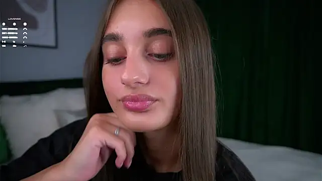 Snapshot of PiquingOgalala chatting on 10.19.25 PiquingOgalala online show from 10.19.25