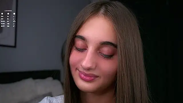 Snapshot of PiquingOgalala chatting on 11.04.25 PiquingOgalala online show from 11.04.25