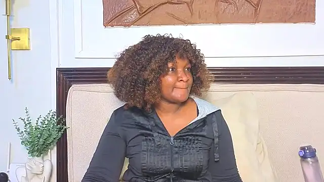 Snapshot of ANNI-E chatting on 04.08.26 ANNI-E online show from 04.08.26