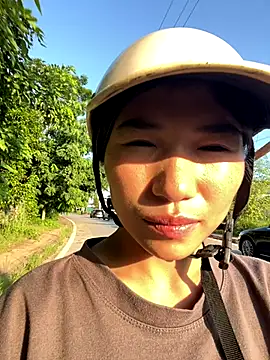 Snapshot of MinzHy chatting on 09.16.25 MinzHy online show from 09.16.25