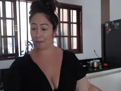 Snapshot of Sarahmonesexy chatting on 02.11.25 Sarahmonesexy online show from 02.11.25