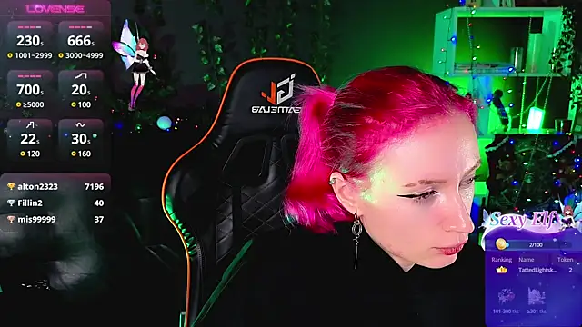 Snapshot of _HelenCarter chatting on 01.04.25  HelenCarter online show from 01.04.25