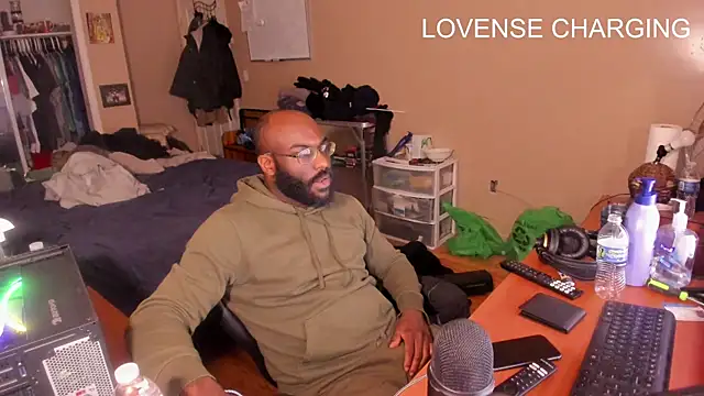 MrChuckDailyXXX online show from 01.01.25