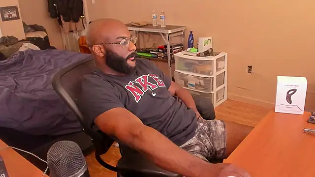 MrChuckDailyXXX online show from 01.04.25