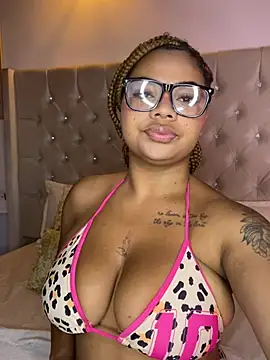 Snapshot of Eloisa_cleavage_ chatting on 07.18.26 Eloisa cleavage online show from 07.18.26
