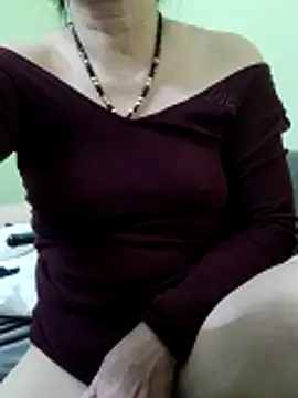 Snapshot of Hangem111 chatting on 12.16.25 Hangem111 online show from 12.16.25