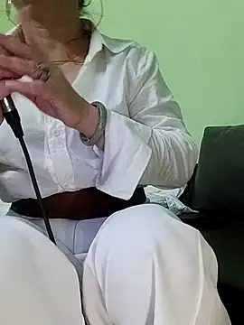 Snapshot of Hangem111 chatting on 12.21.25 Hangem111 online show from 12.21.25