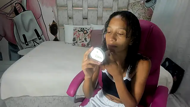 EMMA SWEETT1 online show from 01.28.25