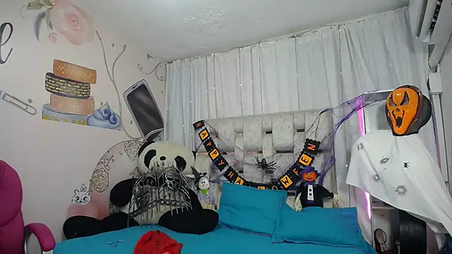 EMMA SWEETT1 online show from 11.03.25