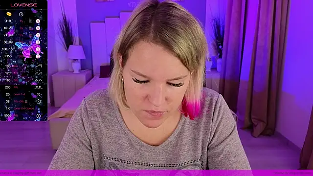 Snapshot of EVAshinyGIRL chatting on 12.20.24 EVAshinyGIRL online show from 12.20.24