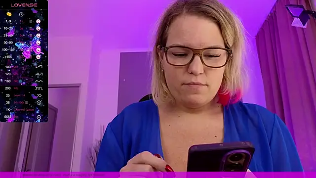 Snapshot of EVAshinyGIRL chatting on 01.05.25 EVAshinyGIRL online show from 01.05.25