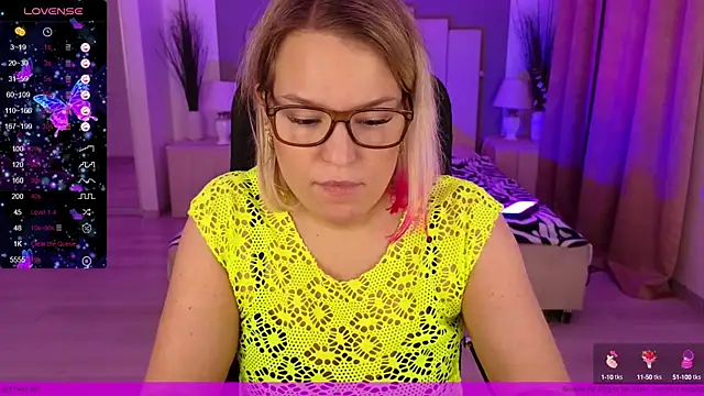 Snapshot of EVAshinyGIRL chatting on 01.08.25 EVAshinyGIRL online show from 01.08.25