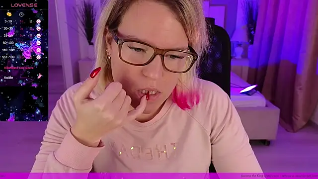 Snapshot of EVAshinyGIRL chatting on 01.12.25 EVAshinyGIRL online show from 01.12.25