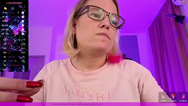 Snapshot of EVAshinyGIRL chatting on 01.12.25 EVAshinyGIRL online show from 01.12.25