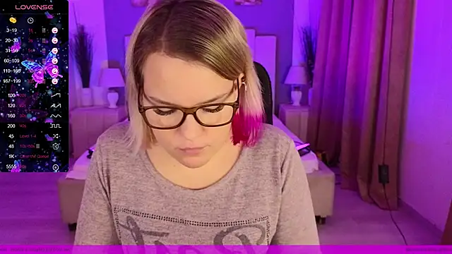 Snapshot of EVAshinyGIRL chatting on 01.23.25 EVAshinyGIRL online show from 01.23.25