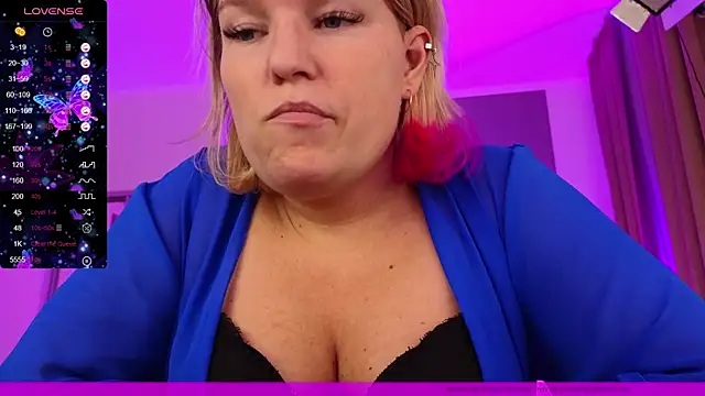 Snapshot of EVAshinyGIRL chatting on 01.31.25 EVAshinyGIRL online show from 01.31.25